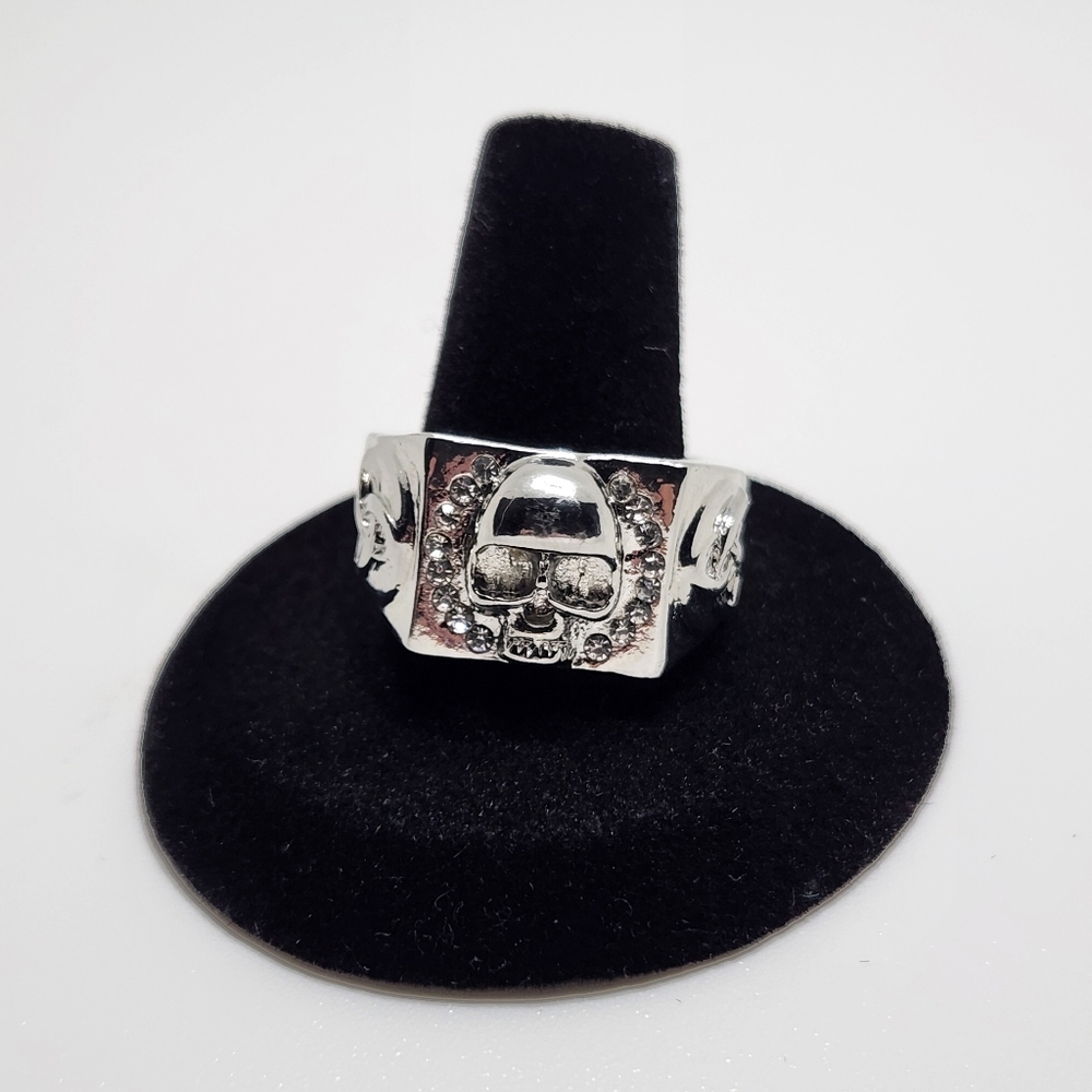 Selling what's shown (ring) The Quality also looks the same as shown.